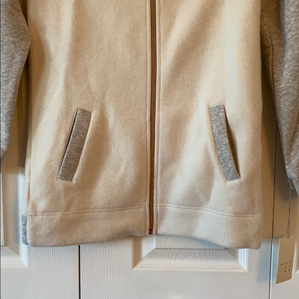 Jacket/Sweater - Picture 3 of 6